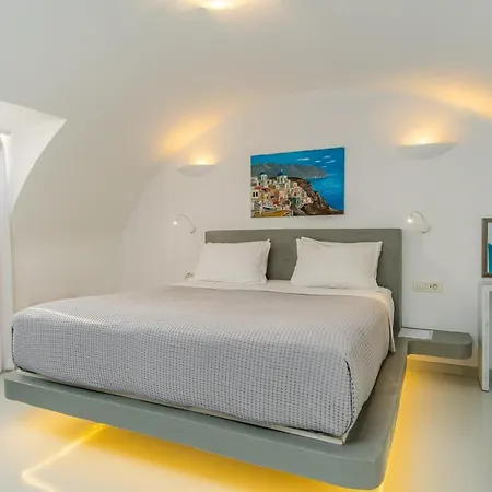 Central Fira Suites Hotel