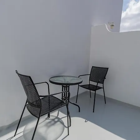 Central Fira Suites Hotel