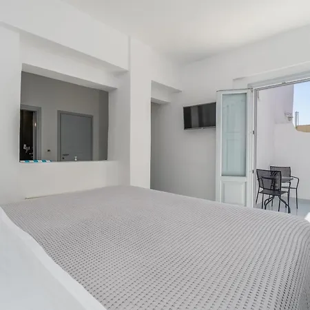 Central Fira Suites Hotel 3*