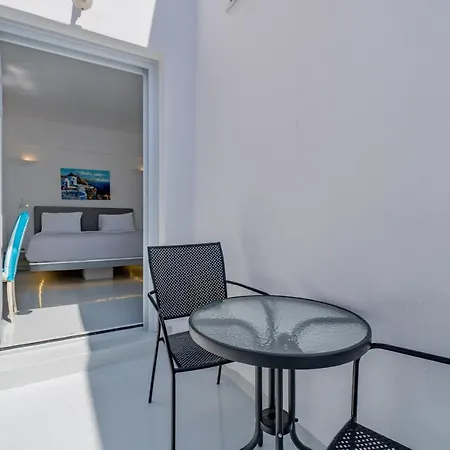 Central Fira Suites Hotel