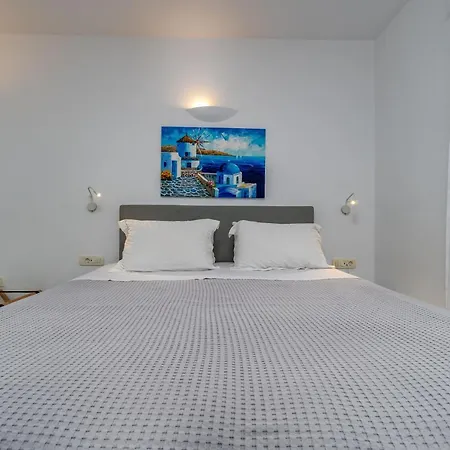 Central Fira Suites Hotel 3*