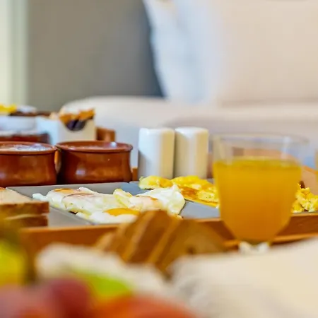 Central Fira Suites 3*