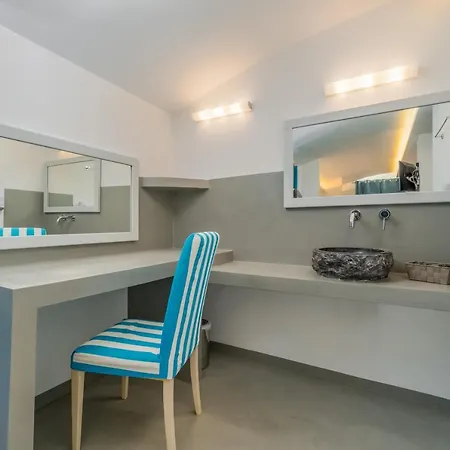 Central Fira Suites