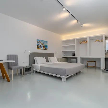 Central Fira Suites Hotel 3*