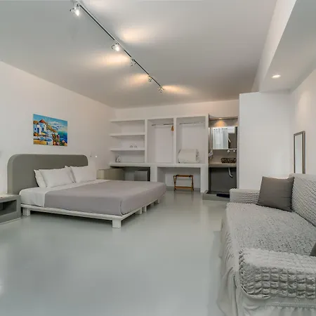 Central Fira Suites Hotel