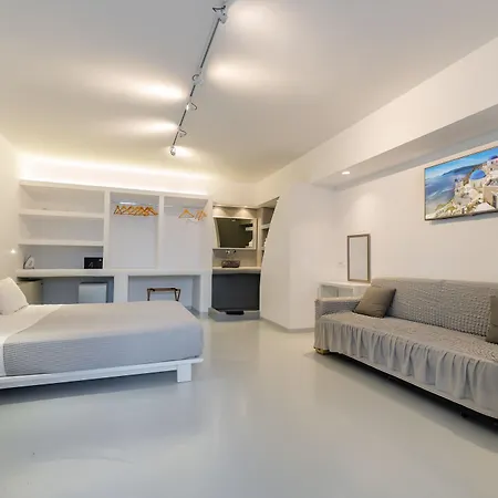 Central Fira Suites Hotel