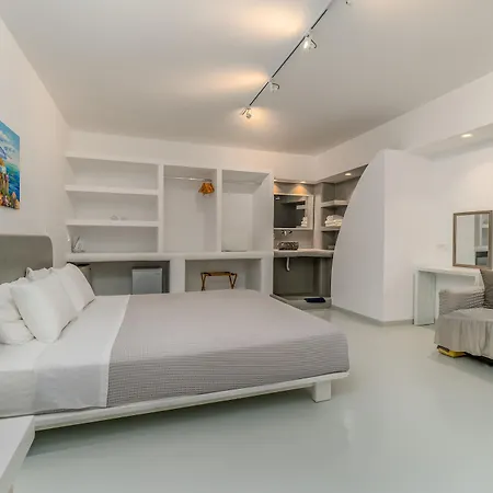 Central Fira Suites 3*