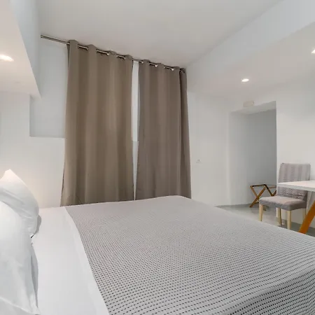 Hotel Central Fira Suites