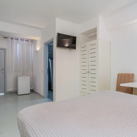 Central Fira Suites